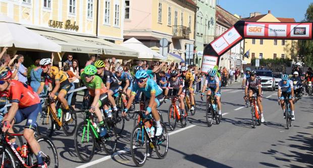 Prolazak vozača CRO RACE međunarodne biciklističke utrke kroz Požegu 1.10.2019.