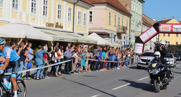 Prolazak vozača CRO RACE međunarodne biciklističke utrke kroz Požegu 1.10.2019.