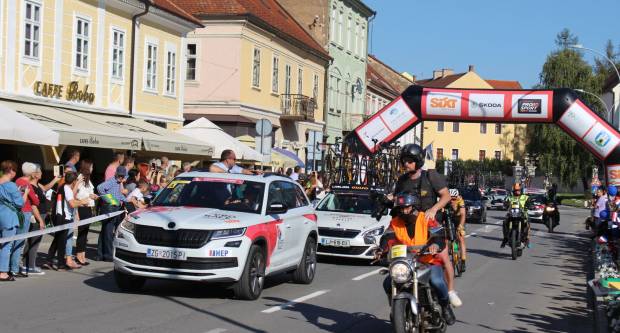 Prolazak vozača CRO RACE međunarodne biciklističke utrke kroz Požegu 1.10.2019.