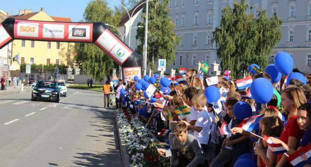 Prolazak vozača CRO RACE međunarodne biciklističke utrke kroz Požegu 1.10.2019.