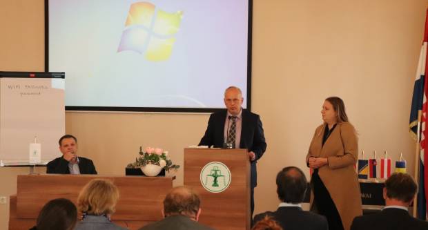 Lipicanci kao dio svjetske nematerijalne kulturne baštine pri organizaciji UNESCO Lipicanci kao dio svjetske nematerijalne kulturne baštine pri organizaciji UNESCO