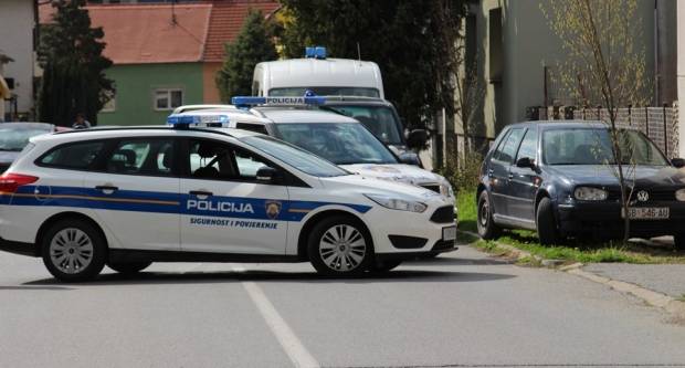 Drama u Kvaternikovoj ulici; S pištoljem se popeo na krov i vikao da neće izaći iz kuće