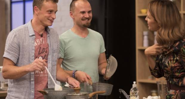 Požežanin Tomislav s prijateljem ušao u TOP 10 parova kulinarskog showa ʺ3,2,1 kuhajʺ Požežanin Tomislav s prijateljem ušao u TOP 10 parova kulinarskog showa ʺ3,2,1 kuhajʺ