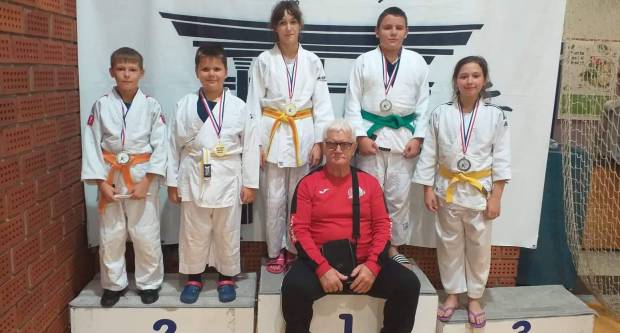 Požeški Judo klub ʺJudokanʺ s 5 natjecatelja osvojio 4 medalje Požeški Judo klub ʺJudokanʺ s 5 natjecatelja osvojio 4 medalje