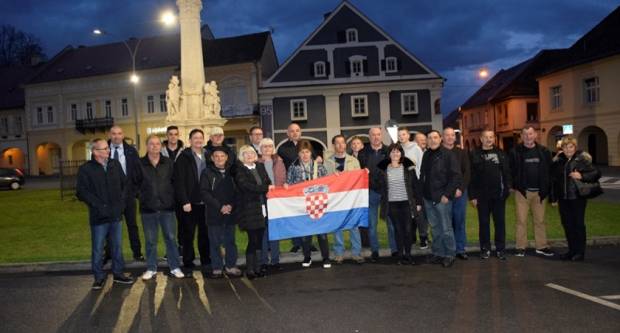 Požežani se uputili u Vukovar kako bi odali počast svim poginulim hrvatskim braniteljima u Domovinskom ratu Požežani se uputili u Vukovar kako bi odali počast svim poginulim hrvatskim braniteljima u Domovinskom ratu