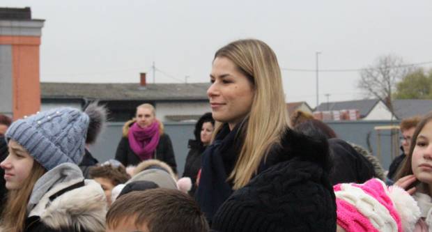 Sveti Nikola sa svojim pomoćnicima stigao u Pleternicu i podijelio djeci poklone