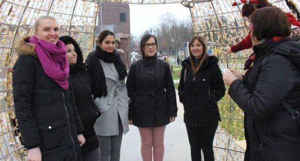 Sveti Nikola sa svojim pomoćnicima stigao u Pleternicu i podijelio djeci poklone