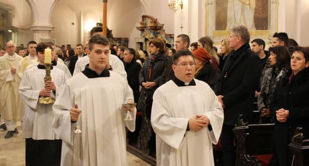 Požeški biskup msgr. Antun Škvorčević, predvodio svečanu Misu polnoćku u požeškoj Katedrali 25.12.2019.