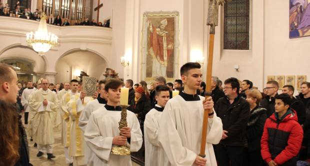 Požeški biskup msgr. Antun Škvorčević, predvodio svečanu Misu polnoćku u požeškoj Katedrali 25.12.2019.