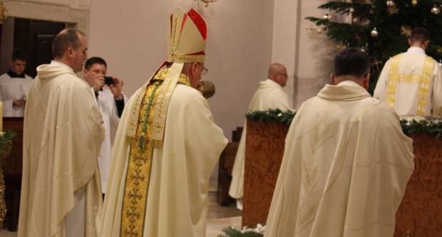 Požeški biskup msgr. Antun Škvorčević, predvodio svečanu Misu polnoćku u požeškoj Katedrali 25.12.2019.