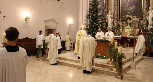 Požeški biskup msgr. Antun Škvorčević, predvodio svečanu Misu polnoćku u požeškoj Katedrali 25.12.2019.