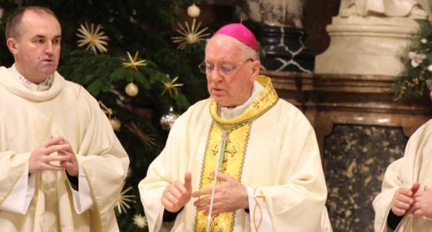 Požeški biskup msgr. Antun Škvorčević, predvodio svečanu Misu polnoćku u požeškoj Katedrali 25.12.2019.