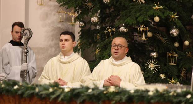 Požeški biskup msgr. Antun Škvorčević, predvodio svečanu Misu polnoćku u požeškoj Katedrali 25.12.2019.