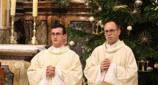 Požeški biskup msgr. Antun Škvorčević, predvodio svečanu Misu polnoćku u požeškoj Katedrali 25.12.2019.