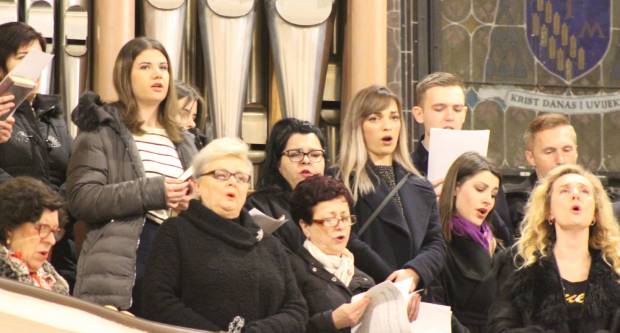 Požeški biskup msgr. Antun Škvorčević, predvodio svečanu Misu polnoćku u požeškoj Katedrali 25.12.2019.