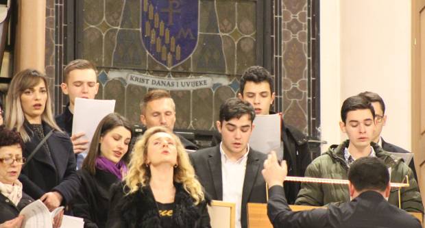 Požeški biskup msgr. Antun Škvorčević, predvodio svečanu Misu polnoćku u požeškoj Katedrali 25.12.2019.