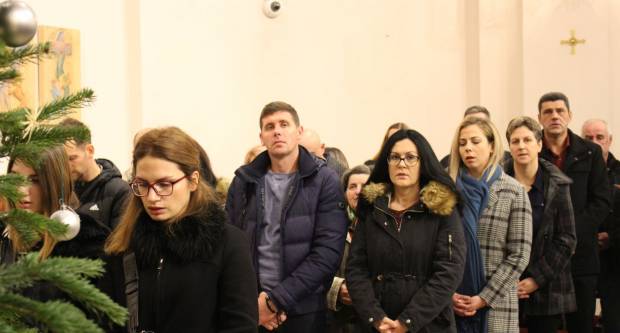 Požeški biskup msgr. Antun Škvorčević, predvodio svečanu Misu polnoćku u požeškoj Katedrali 25.12.2019.