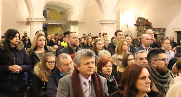 Požeški biskup msgr. Antun Škvorčević, predvodio svečanu Misu polnoćku u požeškoj Katedrali 25.12.2019.