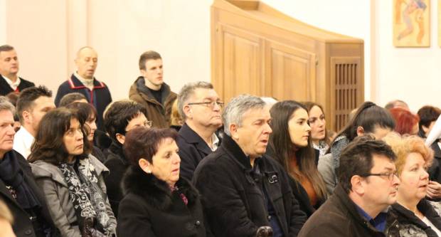 Požeški biskup msgr. Antun Škvorčević, predvodio svečanu Misu polnoćku u požeškoj Katedrali 25.12.2019.