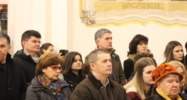 Požeški biskup msgr. Antun Škvorčević, predvodio svečanu Misu polnoćku u požeškoj Katedrali 25.12.2019.