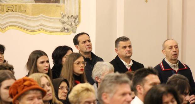 Požeški biskup msgr. Antun Škvorčević, predvodio svečanu Misu polnoćku u požeškoj Katedrali 25.12.2019.