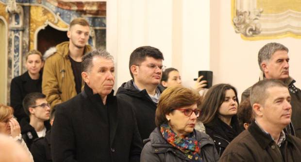 Požeški biskup msgr. Antun Škvorčević, predvodio svečanu Misu polnoćku u požeškoj Katedrali 25.12.2019.