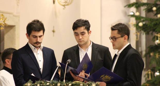 Požeški biskup msgr. Antun Škvorčević, predvodio svečanu Misu polnoćku u požeškoj Katedrali 25.12.2019.