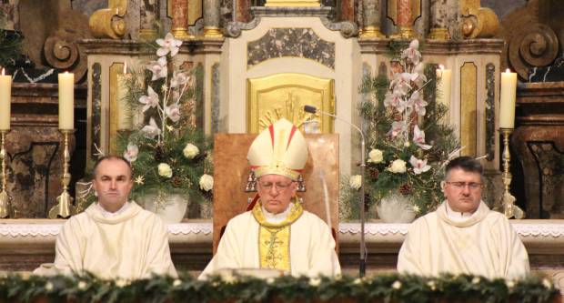 Požeški biskup msgr. Antun Škvorčević, predvodio svečanu Misu polnoćku u požeškoj Katedrali 25.12.2019.