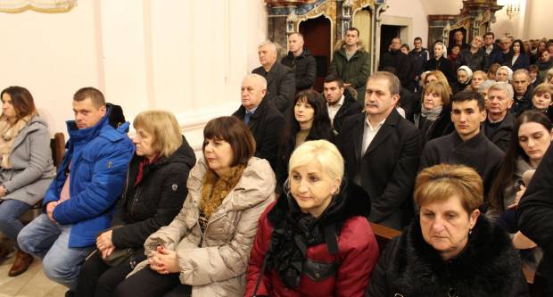 Požeški biskup msgr. Antun Škvorčević, predvodio svečanu Misu polnoćku u požeškoj Katedrali 25.12.2019.