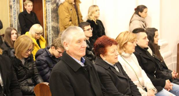 Požeški biskup msgr. Antun Škvorčević, predvodio svečanu Misu polnoćku u požeškoj Katedrali 25.12.2019.