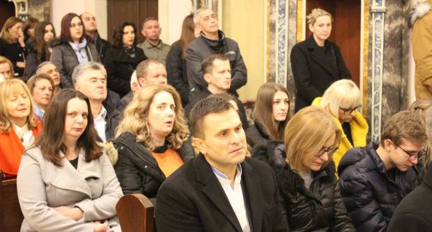 Požeški biskup msgr. Antun Škvorčević, predvodio svečanu Misu polnoćku u požeškoj Katedrali 25.12.2019.