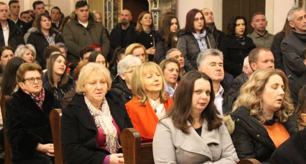 Požeški biskup msgr. Antun Škvorčević, predvodio svečanu Misu polnoćku u požeškoj Katedrali 25.12.2019.