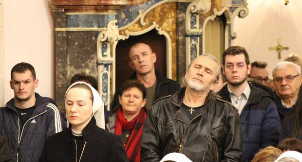 Požeški biskup msgr. Antun Škvorčević, predvodio svečanu Misu polnoćku u požeškoj Katedrali 25.12.2019.