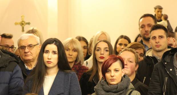 Požeški biskup msgr. Antun Škvorčević, predvodio svečanu Misu polnoćku u požeškoj Katedrali 25.12.2019.