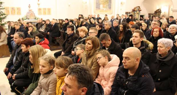 Požeški biskup msgr. Antun Škvorčević, predvodio svečanu Misu polnoćku u požeškoj Katedrali 25.12.2019.