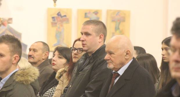 Požeški biskup msgr. Antun Škvorčević, predvodio svečanu Misu polnoćku u požeškoj Katedrali 25.12.2019.
