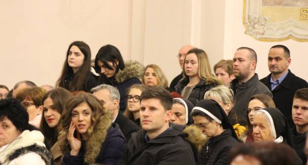 Požeški biskup msgr. Antun Škvorčević, predvodio svečanu Misu polnoćku u požeškoj Katedrali 25.12.2019.