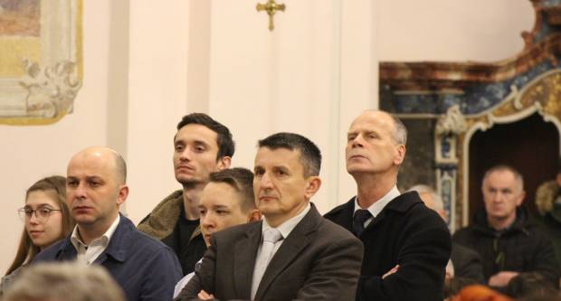 Požeški biskup msgr. Antun Škvorčević, predvodio svečanu Misu polnoćku u požeškoj Katedrali 25.12.2019.