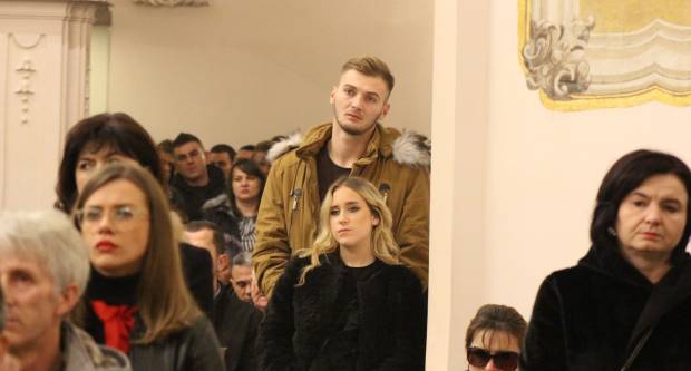 Požeški biskup msgr. Antun Škvorčević, predvodio svečanu Misu polnoćku u požeškoj Katedrali 25.12.2019.