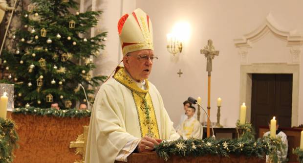 Požeški biskup msgr. Antun Škvorčević, predvodio svečanu Misu polnoćku u požeškoj Katedrali 25.12.2019.
