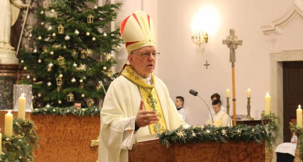 Požeški biskup msgr. Antun Škvorčević, predvodio svečanu Misu polnoćku u požeškoj Katedrali 25.12.2019.