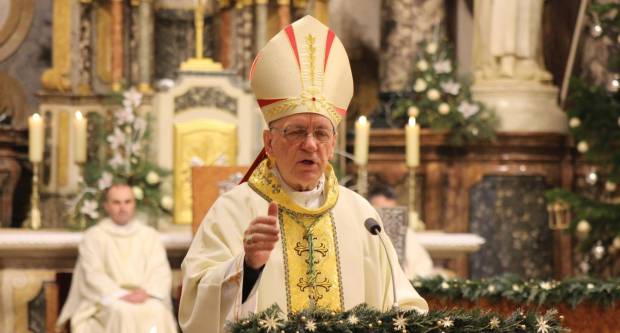 Požeški biskup msgr. Antun Škvorčević, predvodio svečanu Misu polnoćku u požeškoj Katedrali 25.12.2019.