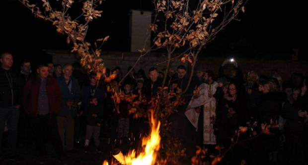 Liturgija i paljenje Badnjaka povodom pravoslavnog Božića u Požegi 6.1.2020.