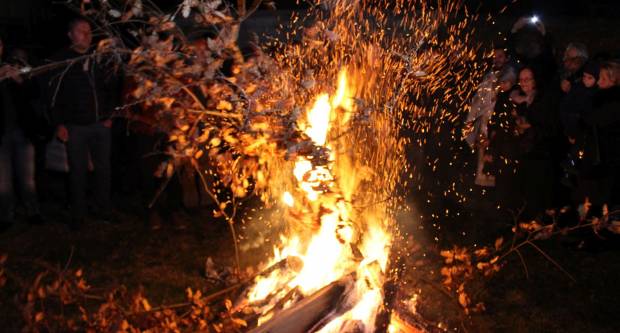 Liturgija i paljenje Badnjaka povodom pravoslavnog Božića u Požegi 6.1.2020.