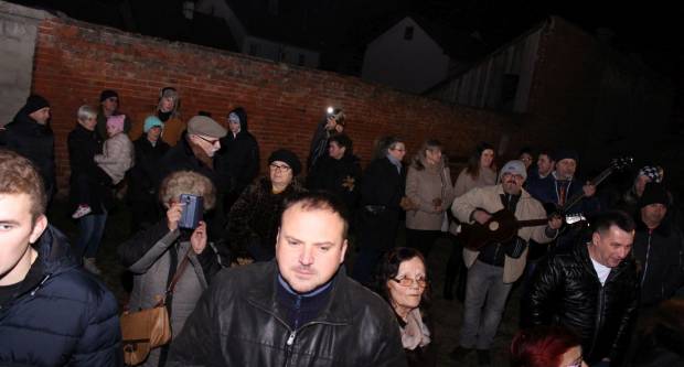 Liturgija i paljenje Badnjaka povodom pravoslavnog Božića u Požegi 6.1.2020.