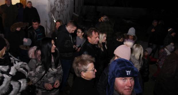 Liturgija i paljenje Badnjaka povodom pravoslavnog Božića u Požegi 6.1.2020.