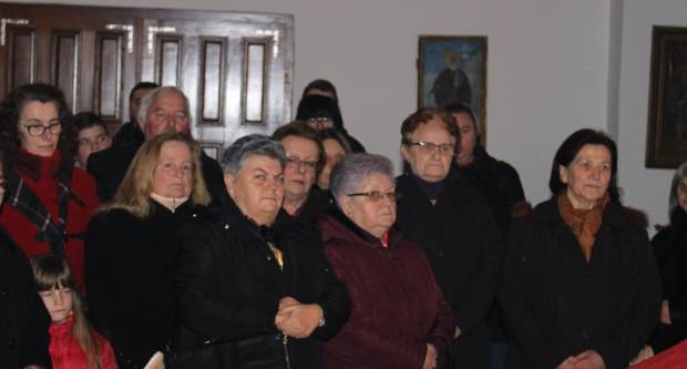 Liturgija i paljenje Badnjaka povodom pravoslavnog Božića u Požegi 6.1.2020.