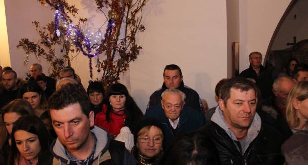 Liturgija i paljenje Badnjaka povodom pravoslavnog Božića u Požegi 6.1.2020.