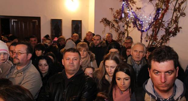 Liturgija i paljenje Badnjaka povodom pravoslavnog Božića u Požegi 6.1.2020.