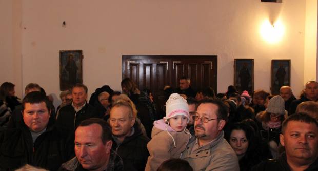 Liturgija i paljenje Badnjaka povodom pravoslavnog Božića u Požegi 6.1.2020.